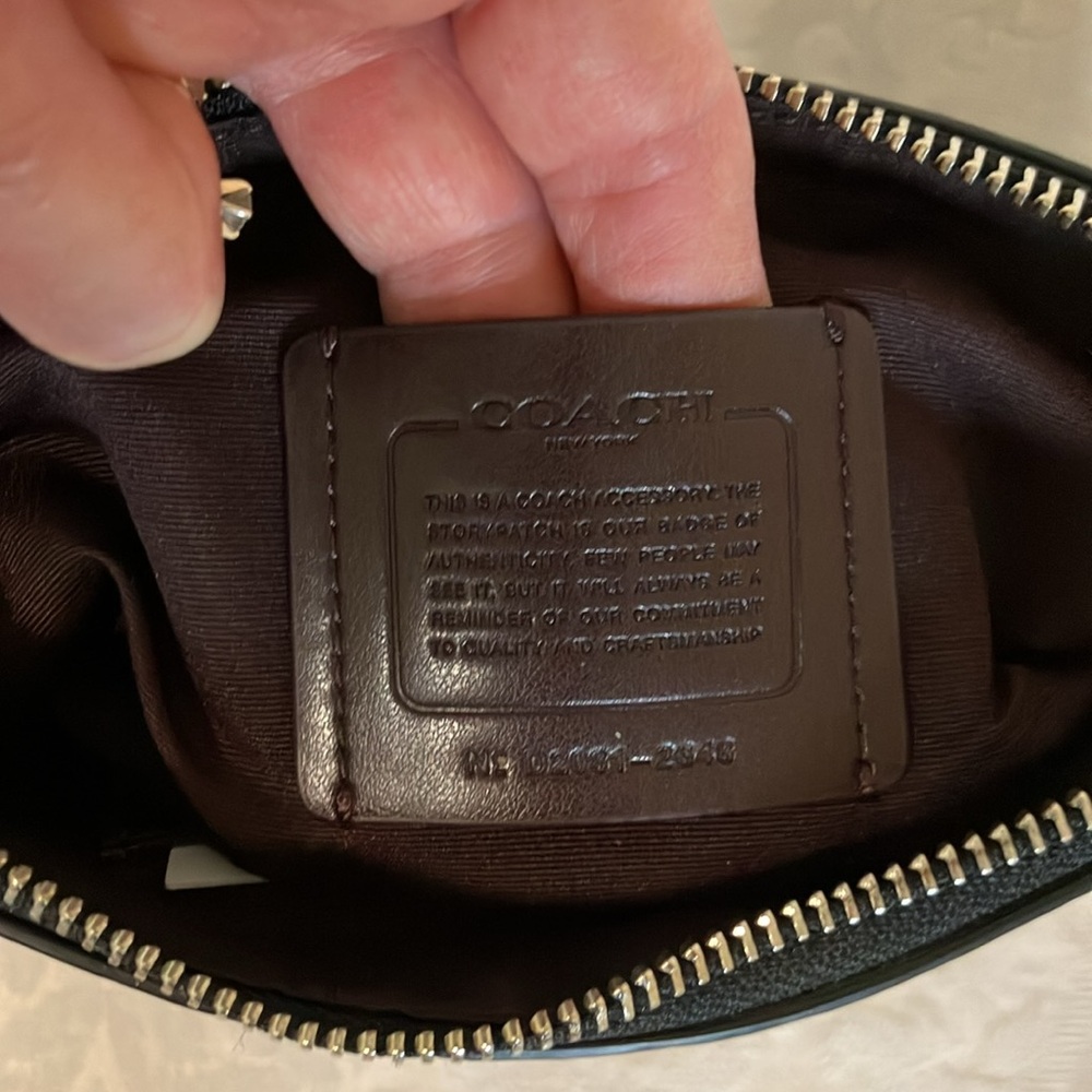 Coach limited Edition Marvel Bubble Pouch Wristlet Like New - Picture 4 of 6